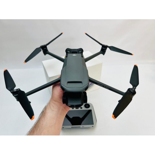 Квадрокоптер DJI Mavic 3 Pro в Оренбурге с пультом DJI RC